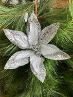 Poinsetta Silver Mesh & White Petals