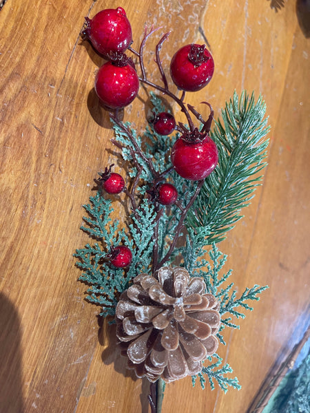 1.5m berry garland with pine cones