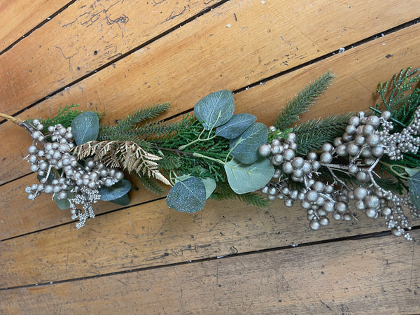 Glitter pine/gold berry garland